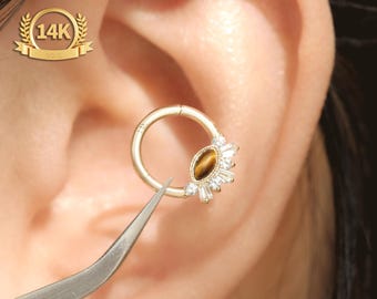 14金ソリッドゴールドダイスピアス、シンプルな太めの軟骨ピアス