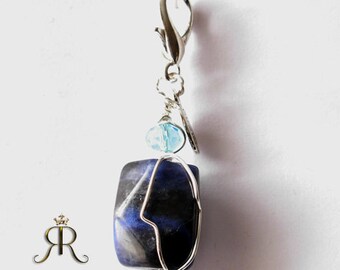 Sodalite healing crystal pet amulet - to aid stress, thyroid problems, immune system, calcium deficiency...