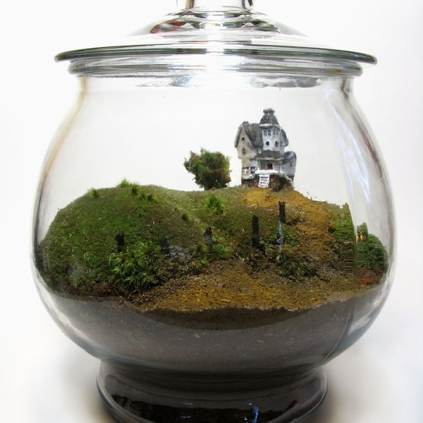 Movie Miniatures: Scale Model Beetlejuice Terrarium