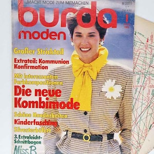 Op de afbeelding: Een vintage magazine cover met een lachende vrouw die een gele sjaal en een geruite blouse draagt. De magazine titel "Burda Moden" staat in grote rode letters. Tekst bevat "Die neue Kombimode" en "Miss B".