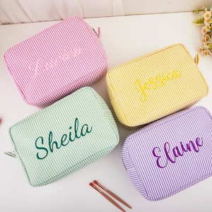 Personalized Seersucker Makeup Bag, Embroidered Cosmetic Bag, Bridesmaid Gift, Wedding Party Gift, Monogrammed Toiletry Bag, Gift for Her