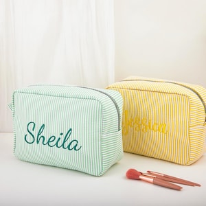 Personalized Embroidered Name Seersucker Makeup Bag, Beauty Makeup Bag, Bridesmaid Makeup Bag, Large Capacity Storage Bag, Bridesmaid Gifts