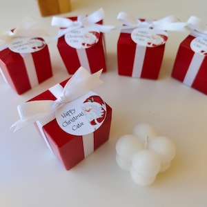 Bomboniere natalizie all'ingrosso, bomboniere con candele di Natale, regalo per la tavola di Capodanno, decorazioni personalizzate per le feste, regalo di candele di Natale 2025, candela a forma di albero di pino