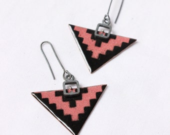 Arrowhead earrings, Enameled earrings, Triangles, Pink Black enameld copper, Sterling silver