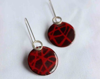 Drawnwork earrings in Red and black enamels made of Sterling Silver and copper