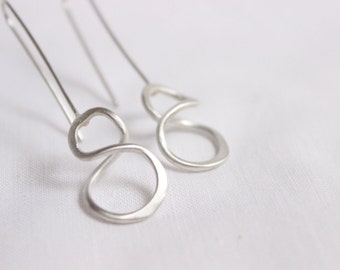 Boucles d'oreilles Infinity pendantes en argent sterling, simples modernes, Dainty Eternity Dangles, Modern Minimalist