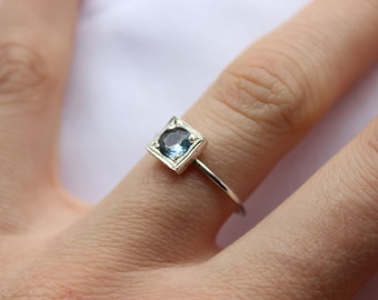 Aquamarin-Stacking-Ring, 5mm Runde Stein, Sterling Silber benutzerdefinierte Größe Ring, März Birthstone Promise Ring, gründete Lab Edelsteine