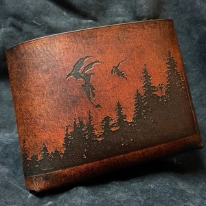 Cartera de cuero con temática de guerrero dragón