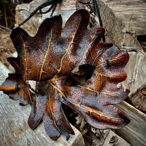 Leather leaf mask in brown inspired by the a leaf from an acorn tree