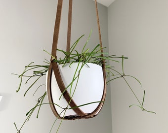 Leather Plant Hanger, Minimalist Hanging Planter, Indoor Plant Accessories, Caramel brown Planter, Mother’s Day Gift