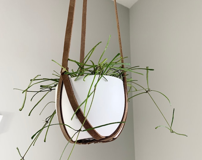 Leather Plant Hanger, Minimalist Hanging Planter, Indoor Plant Accessories, Caramel brown Planter, Mother’s Day Gift