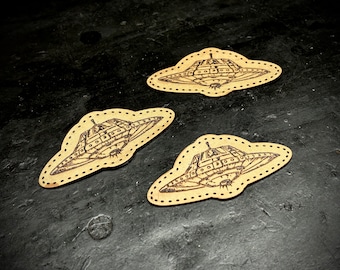 Leather patches ready to be stitched onto your jacket, hat, bag or anything else. Fully waxed to protect it against the elements