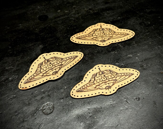 Leather patches ready to be stitched onto your jacket, hat, bag or anything else. Fully waxed to protect it against the elements