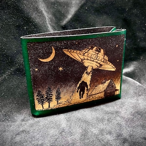 Cartera de cuero con abducción de sasquatch extraterrestre OVNI - Objeto volador no identificado con abducción de sasquatch extraterrestre, versión con ranura para licencia