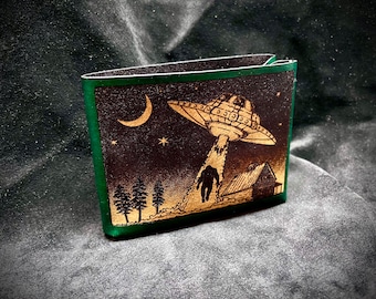 UFO alien Sasquatch abduction leather wallet - Extraterrestrial sasqach abduction unidentified flying object, license slot version