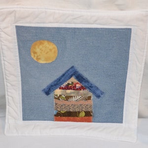 Crazy Town Scrappy Cottage 'Through the Window' Mini Quilt Mug Rug or Coaster Bild 7