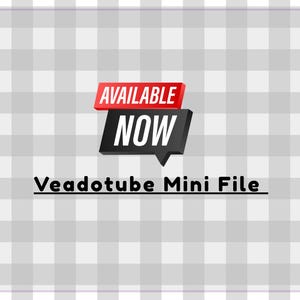 Pu&ograve; includere: Grafica con le parole "AVAILABLE NOW" in rosso e nero. Sotto la grafica, il testo "Veadotube Mini File" &egrave; visualizzato in nero, sottolineato.