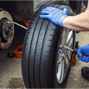 WheelEazy - Wheel fitting and alignment tool