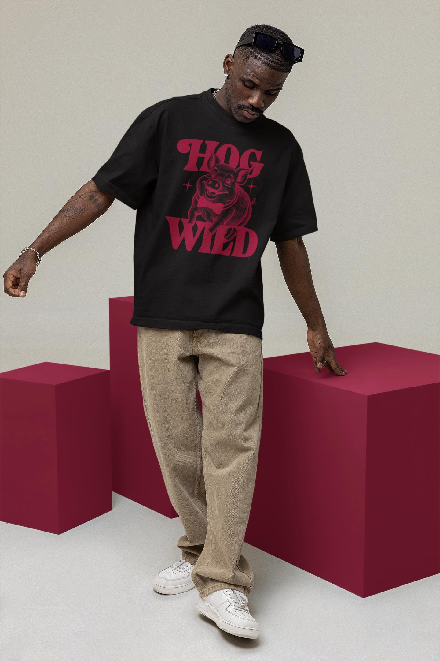 Hog Wild グラフィックTシャツ：面白い豚のシャツ、農家の娘スタイル 