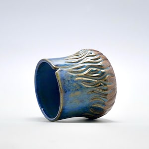 Tasse céramique artisanale "FLAME" - Handmade Stoneware Mug - Made in France - Poterie Grès Faite Main - Cadeau Céramique - Email Bleu/ Doré