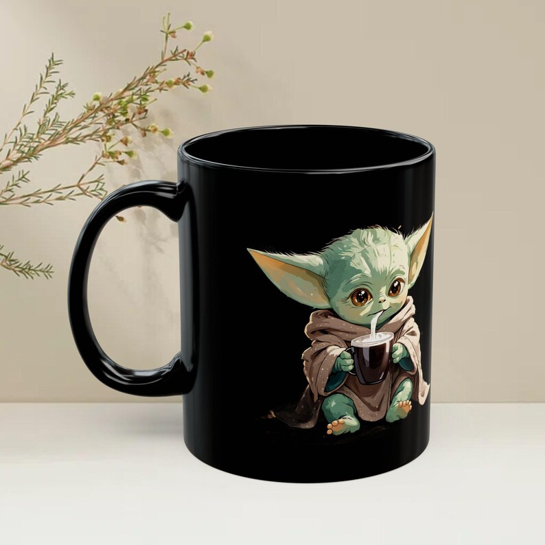 Taza de Baby Yoda, taza divertida de Star Wars, regalo para amantes del café, taza con diseño gráfico, regalo de The Mandalorian para fans de Star Wars imagen 3