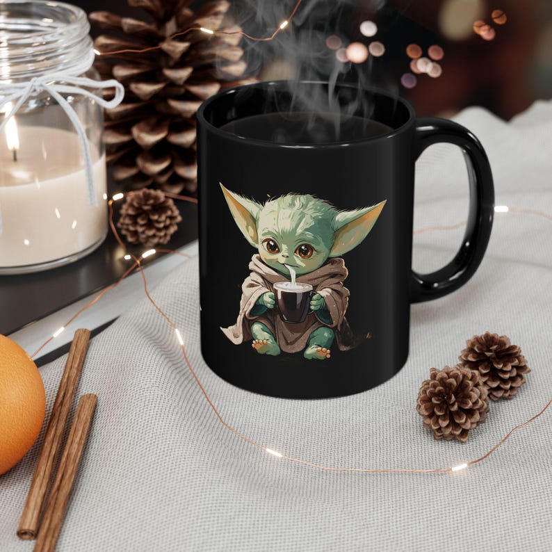 Taza de Baby Yoda, taza divertida de Star Wars, regalo para amantes del café, taza con diseño gráfico, regalo de The Mandalorian para fans de Star Wars imagen 2