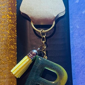 Llavero con letras de colores