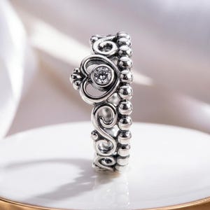 Anel de Coroa em Prata de Lei com Tiara, Anel de Princesa em Formato de Coração com Zircônia Cúbica, Delicado Anel para Usar em Conjunto com Outros Anéis.