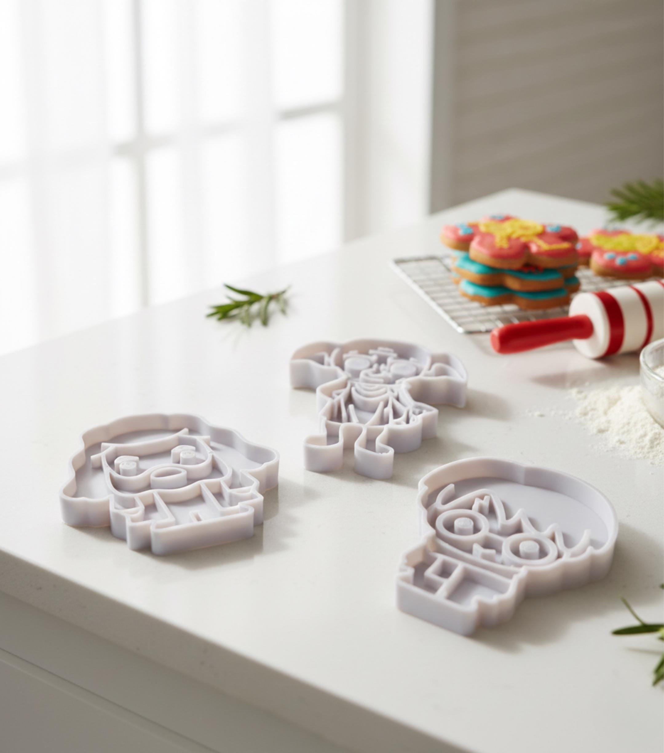 HARRY POTTER COOKIE CUTTER AND EMBOSSER GRYFFINDOR CREST
