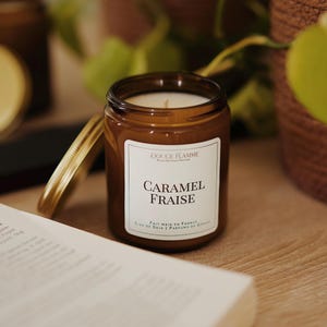 Handmade Strawberry Caramel Scented Candle - Gourmet Caramel & Strawberry Fragrance, Natural Soy Wax, Relaxing Candle, Scented Gift Idea
