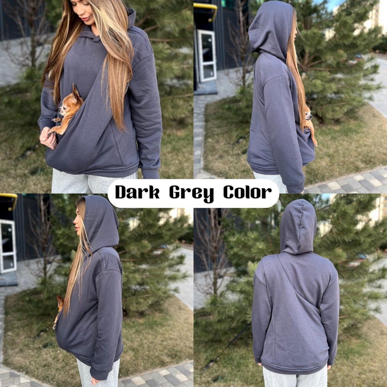 Op de afbeelding: Een donkergrijze hoodie met een zak voor een klein huisdier. De hoodie heeft een capuchon met een trekkoord en lange mouwen. Het model draagt de hoodie en houdt een klein hondje in de zak.