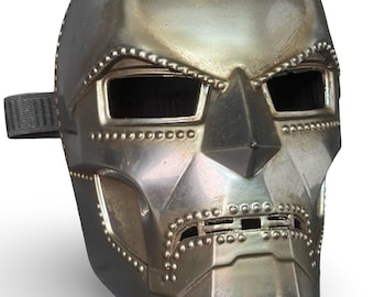Máscara de Dr. Doom de RDJ: réplica impresa en 3D del cosplay de Robert Downey Jr. para la SDCC con acabado metálico. Archivo de máscara de Doom de MysteryMakers.