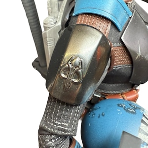 1/6 scale Bo Katan shoulder Pauldron for 1/6 scale figure . Beskar Mythosaur shoulder pauldron prop replica from the Mandalorian season 3.