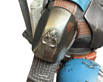 1/6 scale Bo Katan shoulder Pauldron for 1/6 scale figure . Beskar Mythosaur shoulder pauldron prop replica from the Mandalorian season 3.