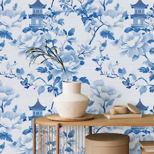 Carta da parati vintage blu chinoiserie - Elegante design floreale e pagoda per un arredamento classico e moderno - Stacca e attacca, facile da applicare