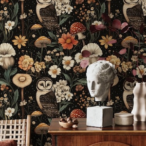 Carta da parati vintage con gufo, murale della foresta oscura, arte murale botanica Cottagecore, decorazione mistica con funghi, estetica della natura notturna