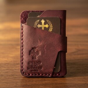 The Lord Is My Shepherd Leather Vertical Card Holder — Christian Gift, Full-Grain Cowhide, Pentecost Red imagen 1