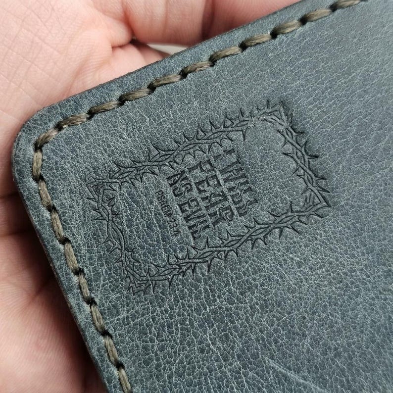 I Will Fear No Evil – Full-Grain Leather Vertical Card Holder Psalm 23:4 Embossed Wallet imagem 5