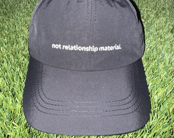 Cappello non materiale per relazioni - Berretto nero ricamato / Cappello con scritta divertente