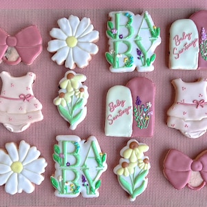 Gepersonaliseerde baby in bloei gedecoreerde koekjes