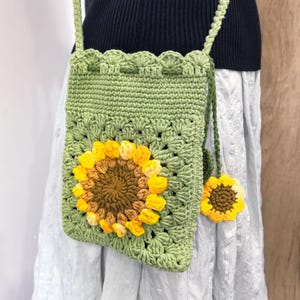Crochet Crossbody Bag, Sunflower Purse, Granny Square Bag, Handmade Sunflower Coin Purse, Birthday Gift for Mom, Sister, Grandma, Women