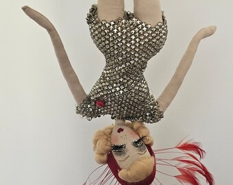 Bernice The Pocket Rocket... Muñeca de tela inspirada en Burlesque Showgirl