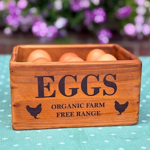 Rustic Pine Wood 6 Egg Chicken Storage Box: Vintage Kitchen Decor