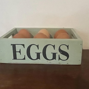 Rustic Pine Wood 6-Egg Storage Box: Vintage Kitchen Display image 13