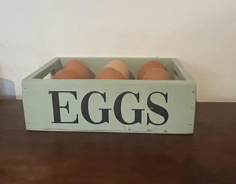 Rustic Pine Wood 6-Egg Storage Box: Vintage Kitchen Display image 13