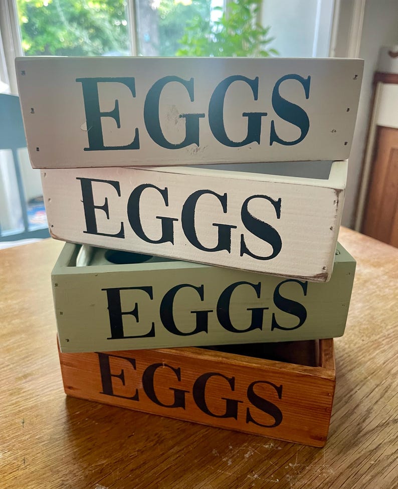 Rustic Pine Wood 6-Egg Storage Box: Vintage Kitchen Display image 9