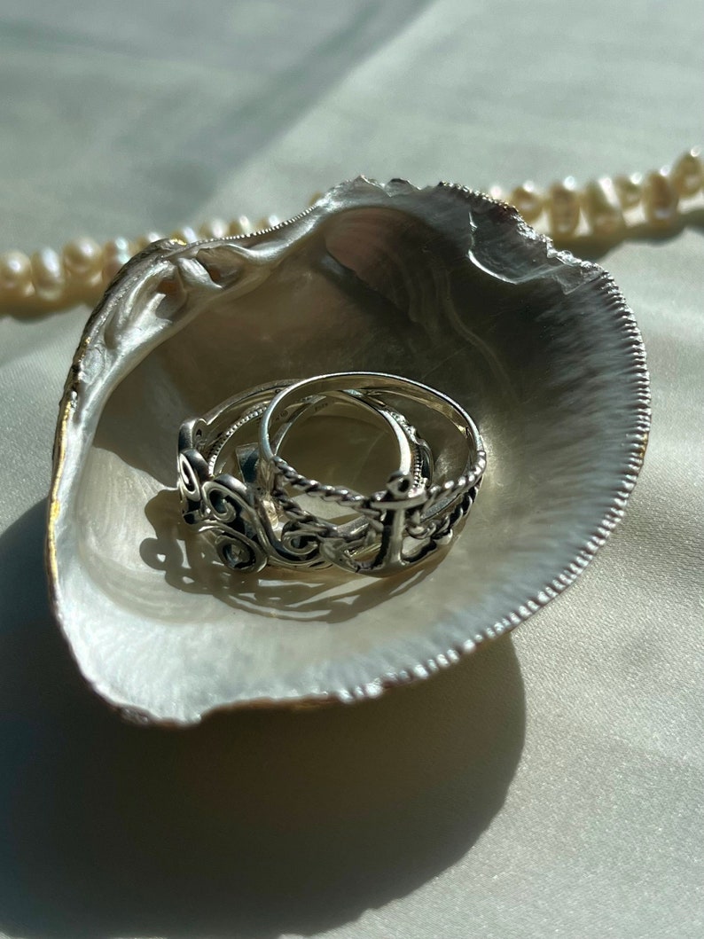 Clam Shell Ring Dish- Trinket Tray- Real Seashell- Hand Painted ...