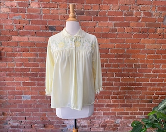 Vintage Yellow Floral Embroidered Daisies Sleep Top | Semi Sheer Nylon Lace Lounge Blouse | Cottagecore Nightwear - Size Small