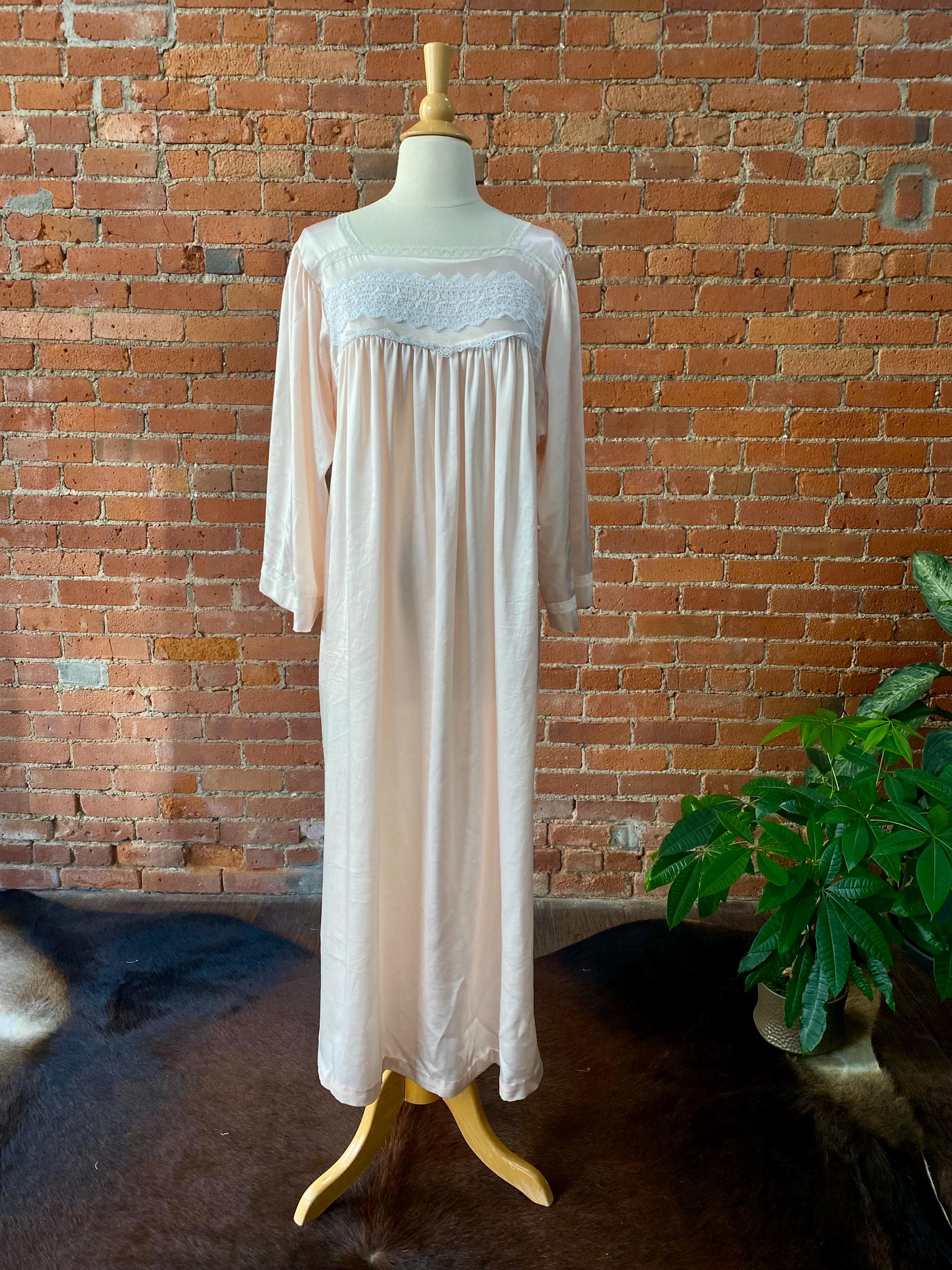 ヴィンテージ　クリスチャンディオール　ランジェリー　ネグリジェ　ナイトドレス Christian Dior Lace Night Gown , 70's – Burning Torch Online Boutique