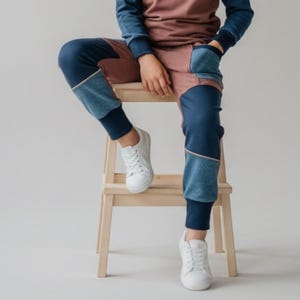 Kidventure Barnmjukisbyxor med softshellknän Slitstarka lekbyxor Justerbar längd Zero Waste Handgjorda